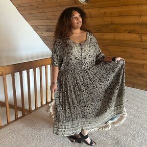 Brown and tan 90s floral pattern plus size dress